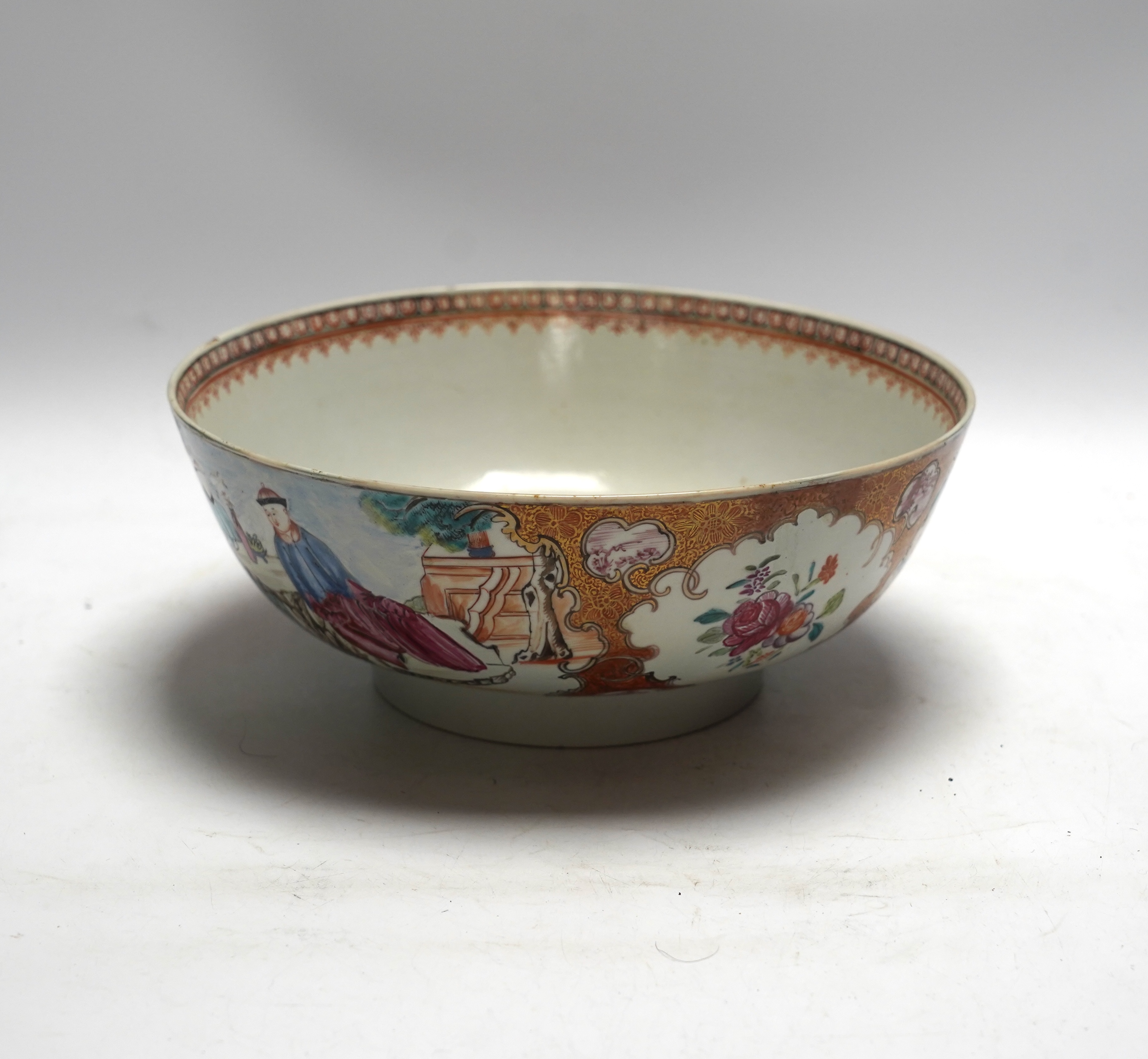 An 18th century Chinese Export famille rose bowl, 26cm diameter